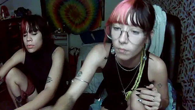 Snapshot of Moon_ chatting on April 22, 1:41 am Moon online show from April 22, 1:41 am