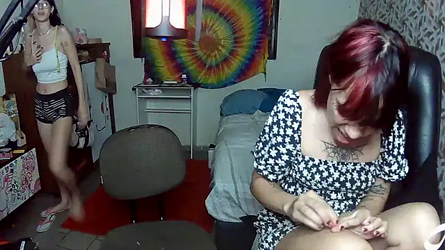 Snapshot of Moon_ chatting on April 22, 10:33 pm Moon online show from April 22, 10:33 pm