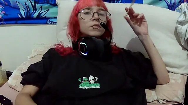 Snapshot of Moon_ chatting on June 5, 3:35 am Moon online show from June 5, 3:35 am