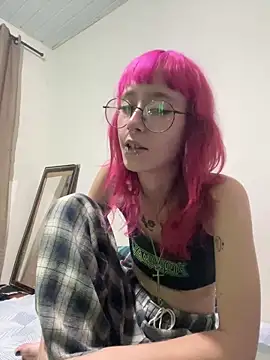 Snapshot of Moon_ chatting on July 2, 2:22 am Moon online show from July 2, 2:22 am