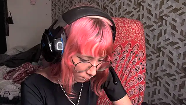 Snapshot of Moon_ chatting on August 7, 10:12 pm Moon online show from August 7, 10:12 pm
