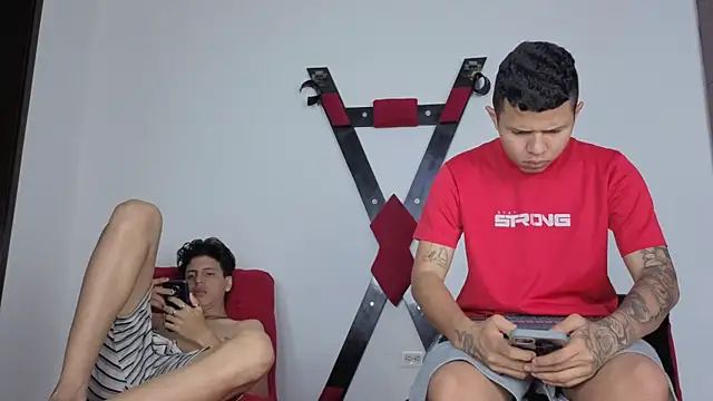 Snapshot of LatinsGuys2026 chatting on March 26, 11:49 am LatinsGuys2026 online show from March 26, 11:49 am