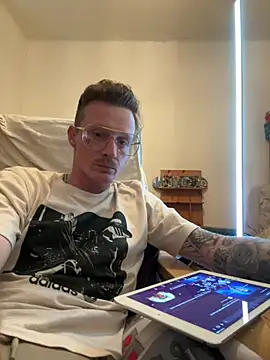 Snapshot of 6Robinson1996 chatting on March 29, 6:46 am 6Robinson1996 online show from March 29, 6:46 am