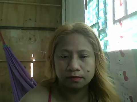 Snapshot of PinayChristine chatting on April 4, 12:09 am PinayChristine online show from April 4, 12:09 am