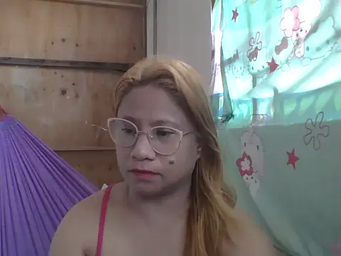 Snapshot of PinayChristine chatting on April 10, 3:12 am PinayChristine online show from April 10, 3:12 am