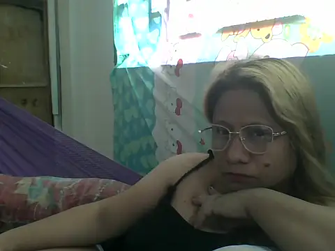 Snapshot of PinayChristine chatting on May 25, 2:06 am PinayChristine online show from May 25, 2:06 am