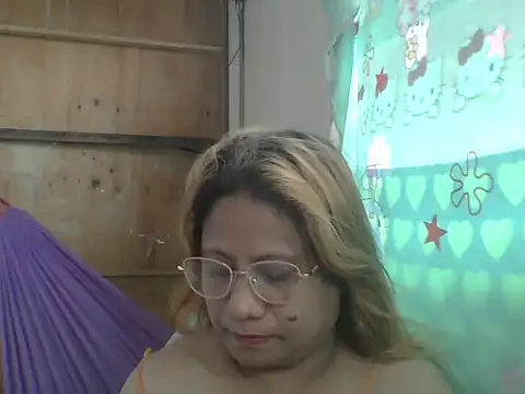 Snapshot of PinayChristine chatting on June 9, 4:35 am PinayChristine online show from June 9, 4:35 am