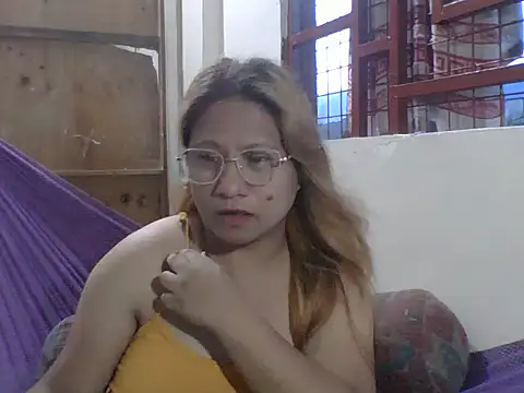 Snapshot of PinayChristine chatting on June 10, 10:25 am PinayChristine online show from June 10, 10:25 am