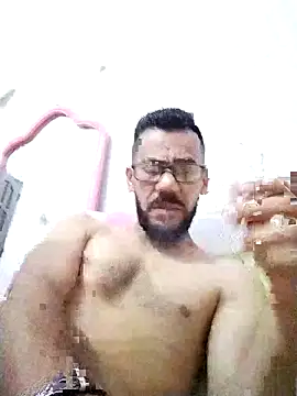 Snapshot of Alimohamed08 chatting on May 2, 10:37 pm Alimohamed08 online show from May 2, 10:37 pm