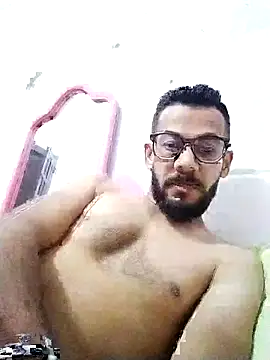 Snapshot of Alimohamed08 chatting on May 6, 9:42 pm Alimohamed08 online show from May 6, 9:42 pm