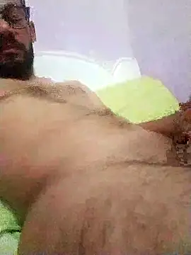 Snapshot of Alimohamed08 chatting on May 15, 11:34 pm Alimohamed08 online show from May 15, 11:34 pm