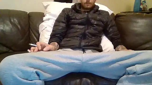Snapshot of feetlovrr94 chatting on April 9, 10:37 pm feetlovrr94 online show from April 9, 10:37 pm