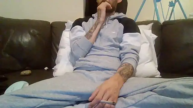 Snapshot of feetlovrr94 chatting on May 4, 9:55 pm feetlovrr94 online show from May 4, 9:55 pm