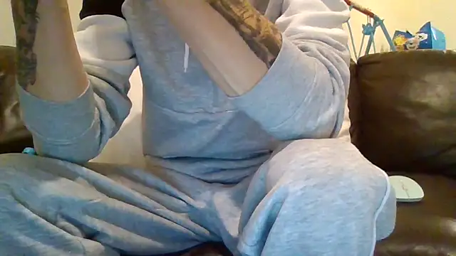Snapshot of feetlovrr94 chatting on May 11, 11:24 pm feetlovrr94 online show from May 11, 11:24 pm
