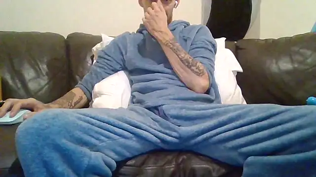Snapshot of feetlovrr94 chatting on May 18, 12:29 am feetlovrr94 online show from May 18, 12:29 am