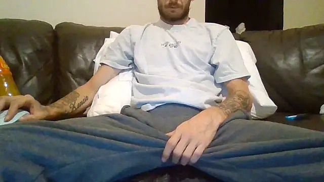 Snapshot of feetlovrr94 chatting on June 7, 10:57 pm feetlovrr94 online show from June 7, 10:57 pm