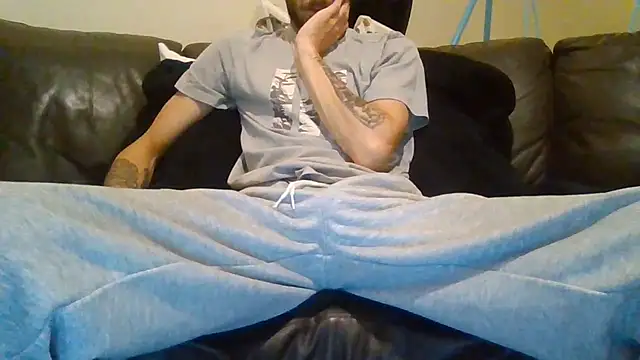Snapshot of feetlovrr94 chatting on June 11, 1:49 am feetlovrr94 online show from June 11, 1:49 am