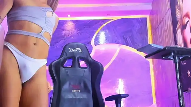 Vicky and Cataleya online show from March 27, 8:26 am