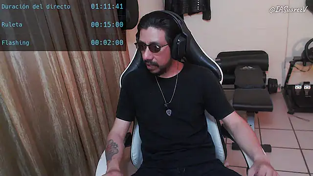 Snapshot of IASuarezV chatting on May 3, 7:03 am IASuarezV online show from May 3, 7:03 am