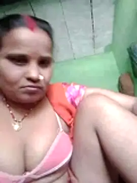 Snapshot of Shivani09900 chatting on June 2, 7:10 am Shivani09900 online show from June 2, 7:10 am