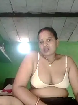 Shivani09900 online show from June 16, 8:39 am