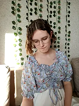 Heyy Mia online show from March 28, 1:43 pm