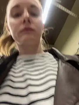 Snapshot of FReyja_44 chatting on March 24, 12:43 pm FReyja 44 online show from March 24, 12:43 pm