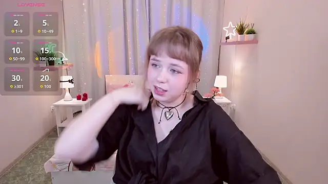 Snapshot of LeonaHicks chatting on March 28, 6:02 am LeonaHicks online show from March 28, 6:02 am