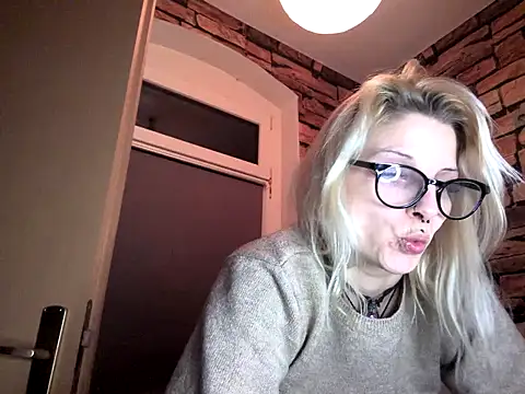 TattooBunny18 online show from March 27, 10:31 pm