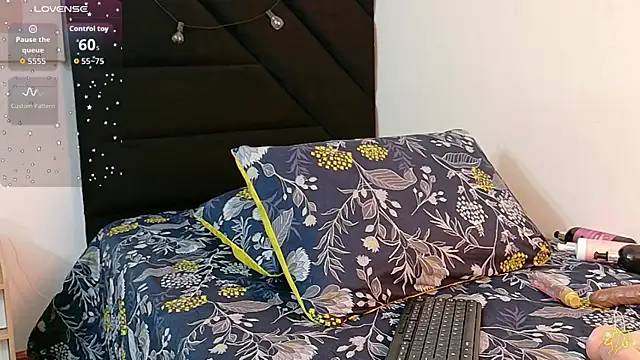 skinnyindiansluttt online show from July 26, 12:45 pm