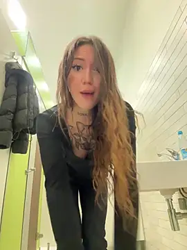 Snapshot of SaintSquirt chatting on May 27, 9:39 am SaintSquirt online show from May 27, 9:39 am