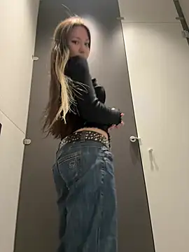 Snapshot of SaintSquirt chatting on June 11, 7:28 am SaintSquirt online show from June 11, 7:28 am