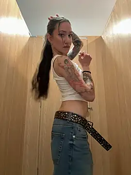 Snapshot of SaintSquirt chatting on June 17, 10:39 am SaintSquirt online show from June 17, 10:39 am