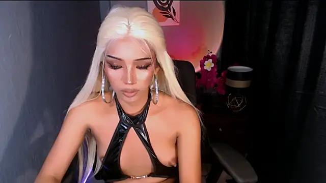 xEllaineCumsLotx online show from May 2, 4:45 pm
