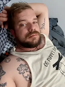 Snapshot of OGpuppetdaddy chatting on March 25, 5:41 pm OGpuppetdaddy online show from March 25, 5:41 pm