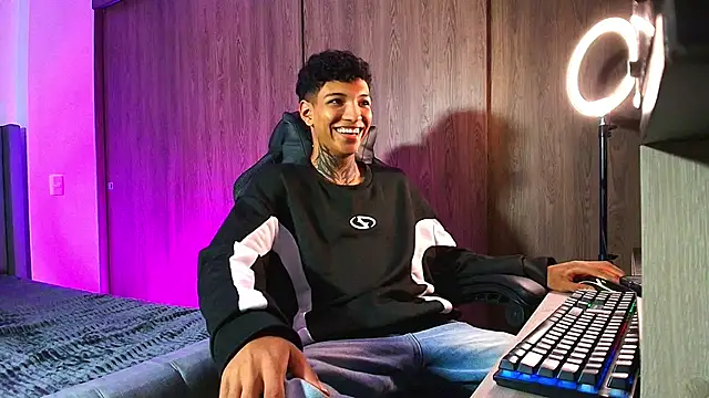 im Usuga online show from March 27, 4:51 am