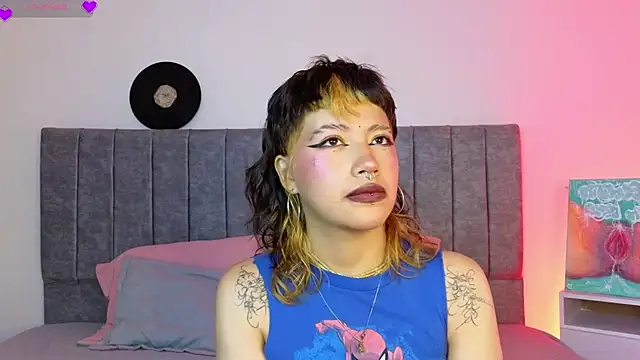 Snapshot of Luna_Blooms chatting on March 26, 11:49 am Luna Blooms online show from March 26, 11:49 am