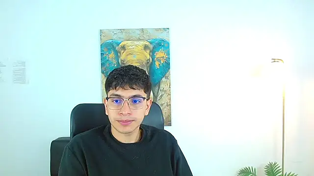 maax 18 online show from March 25, 1:28 pm