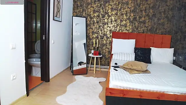 Snapshot of I_amEmiiliii chatting on March 28, 11:32 am I amEmiiliii online show from March 28, 11:32 am