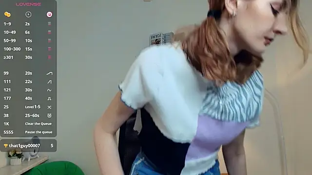 Snapshot of LoraLanett chatting on March 28, 11:10 am LoraLanett online show from March 28, 11:10 am