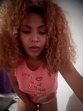 Snapshot of SolashLitzy_Curly chatting on June 11, 10:24 am SolashLitzy Curly online show from June 11, 10:24 am