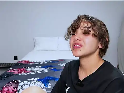 Snapshot of DulceParis chatting on March 28, 12:32 am DulceParis online show from March 28, 12:32 am