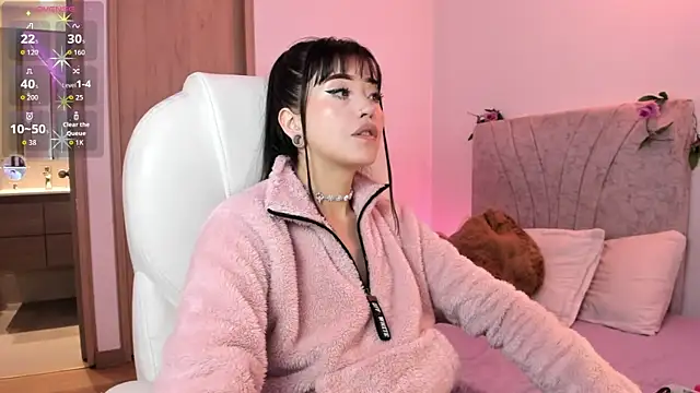 ivyJanne online show from July 25, 1:30 pm