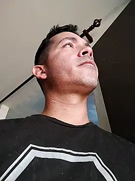 Snapshot of Gabriel_leon33 chatting on March 24, 6:35 pm Gabriel leon33 online show from March 24, 6:35 pm