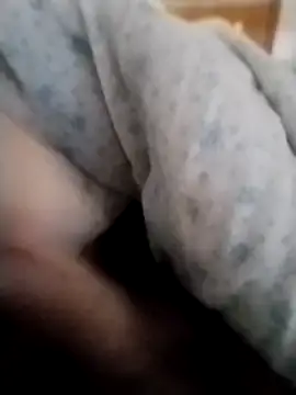 Snapshot of cazzogiovane19 chatting on March 29, 8:03 am cazzogiovane19 online show from March 29, 8:03 am