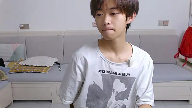 Snapshot of buding-001 chatting on March 26, 10:54 am buding-001 online show from March 26, 10:54 am