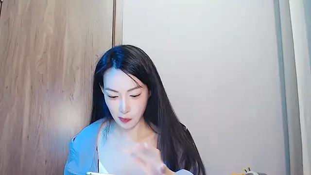 Snapshot of anan_882 chatting on April 20, 2:03 am anan 882 online show from April 20, 2:03 am