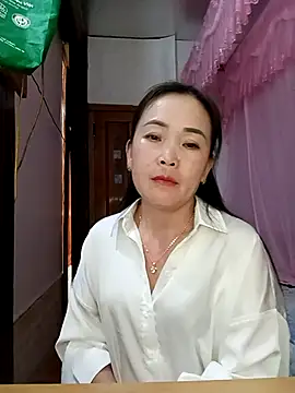 Snapshot of Pia-bee chatting on March 25, 2:23 pm Pia-bee online show from March 25, 2:23 pm