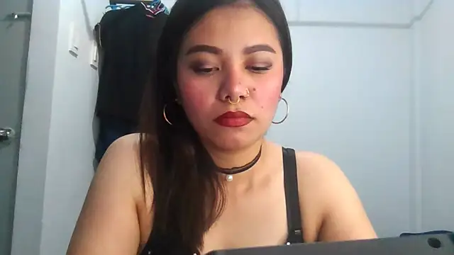 Snapshot of ShyShopia chatting on March 26, 9:59 am ShyShopia online show from March 26, 9:59 am