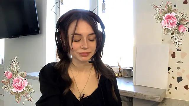 Snapshot of SlippyEngine chatting on March 27, 5:13 am SlippyEngine online show from March 27, 5:13 am